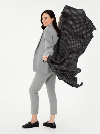 روسری و شال زنانه مشکی پیرکاردین