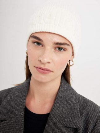 کلاه بافت زنانه سفید دفکتو