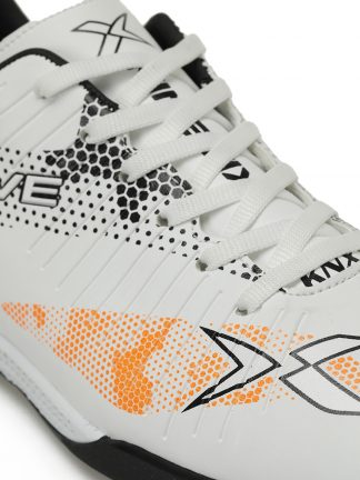 کفش فوتبال مردانه سفید استوک ریز چمن مصنوعی مدل HYDE TF 5PR کینتیکس تصویر ۱